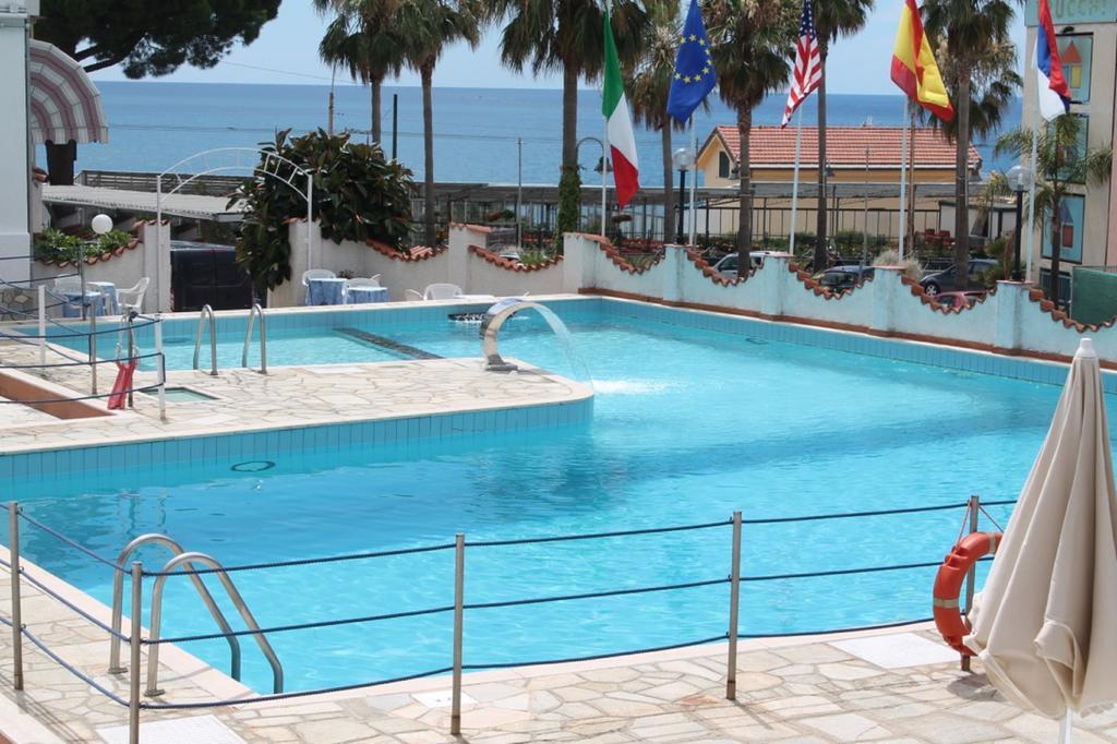 סנרמו Hotel Ariston Montecarlo מראה חיצוני תמונה
