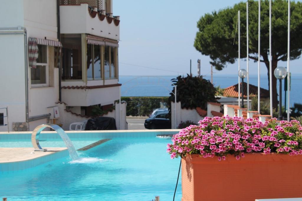 סנרמו Hotel Ariston Montecarlo מראה חיצוני תמונה